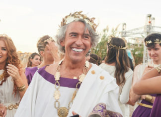 “Greed”: quando ricchezza e avidità diventano un bersaglio per la satira