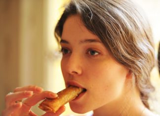 “Honey cigar”: una ragazza cerca la sua strada nella Parigi anni ’90