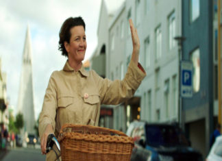 “La donna elettrica”: un’anticommedia della contemporaneità