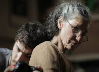 “La scomparsa di mia madre”: un documentario che sfiora l’ossessione