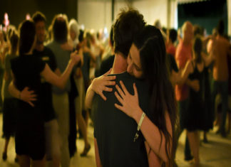 “Le grand bal”: quando l’incontro tra corpi e musica genera bellezza