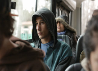 “L’educazione di Rey”: un esordio sorprendente, dallo stile neo-realista