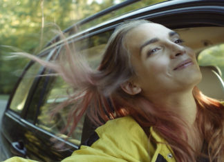 “Lola”: quando le distanze tra genitori e figli non si possono superare