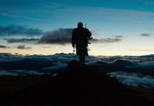 “Monos – Un gioco da ragazzi”: un thriller teso nella Colombia di oggi