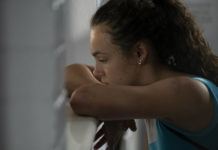 “Perfect 10”: i giovani della provincia inglese in un film lento e noioso