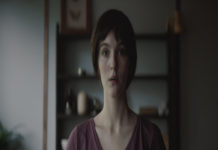 “Rose plays Julie”: un thriller che parte lento e si incendia scena dopo scena