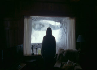 “The lodge”: un thriller-horror che indaga sul confine tra follia e morte