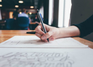 15 grandi autori che hanno scritto usando uno pseudonimo