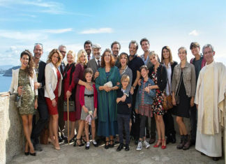 “A casa tutti bene”: le contraddizioni di una grande famiglia allargata