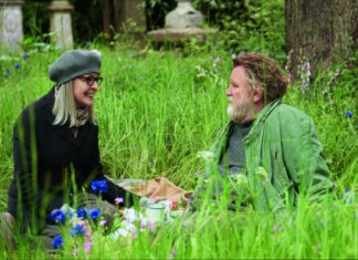 “Appuntamento al parco”: Diane Keaton e Brendan Gleeson in una commedia godibile sull’amore maturo