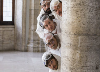 “Arrivano i prof”: una commedia dissacrante che sfocia nel surreale