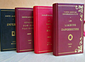 Book clutch: quando il libro antico diventa un accessorio di tendenza