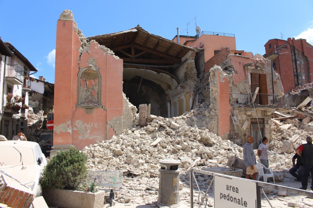 Un'immagine della chiesa di San Giovanni ad Amatrice dopo il sisma.