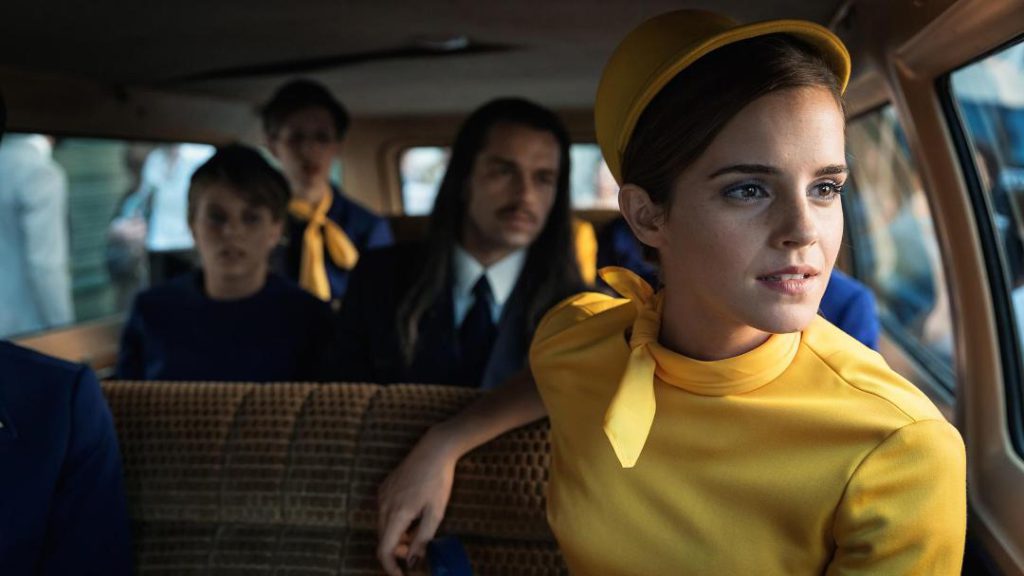 Emma Watson, hostess tedesca infiltrata nella comunità. Colonia (2015)