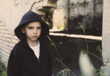 “Enfants perdus”: infanzia violata e periferie degradate nel corto di Dantini