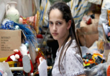 “Il cratere”: un delicato rapporto padre-figlia visto in chiave documentaria