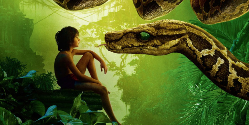 Mowgli con il serpente Ka. Il libro della giungla (2016)