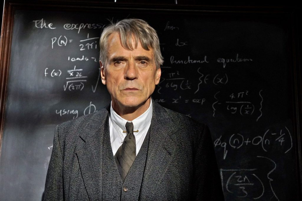 Jeremy Irons è il professor Hardy. L'uomo che vide l'infinito (2015)