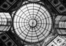 “Le ferite originali”: storia metropolitana di amore e di pazzia