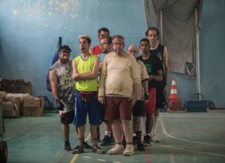 “Non ci resta che vincere”: un film che diverte, commuove e fa pensare