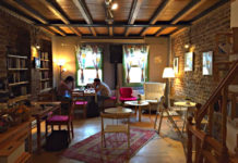 Pages Bookstore and Cafe: a Istanbul una libreria per i rifugiati