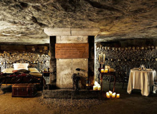 Notte di Halloween nelle catacombe di Parigi: parte il concorso di Airbnb