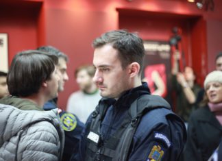 “Poppy Field”: un film politico che pecca in approfondimento