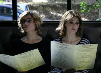 “Qualcosa di nuovo”: la commedia degli equivoci incontra il triangolo