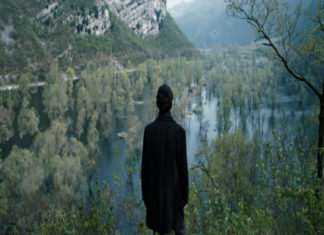 “The habit of beauty”: un’opera prima ambiziosa, tra Londra e il Trentino