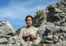 “Capri-revolution”: una donna in equilibrio tra due visioni del mondo