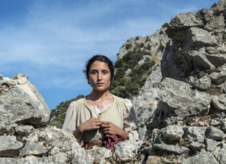 “Capri-revolution”: una donna in equilibrio tra due visioni del mondo