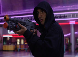 “Dark Night”: un crescendo di tensione e tragedia che scuote