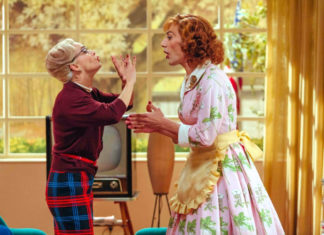 “Favola”: un’amicizia surreale. E l’humor che si tinge di dramma