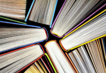 Uno stile per una libreria: 6 modi originali per ordinare i libri