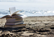 Libri sotto l’ombrellone: cosa leggono gli italiani in estate?