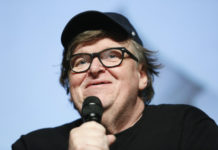 Michael Moore: “Il fascismo del XXI secolo è una faccia sorridente e uno show televisivo”