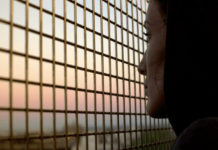 “Most beautiful island”: l’odissea claustrofobica di un’immigrata a NY