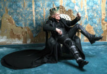 “Riccardo va all’inferno”: rivisitazione dark e pop del dramma di William Shakespeare