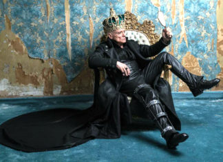 “Riccardo va all’inferno”: rivisitazione dark e pop del dramma di William Shakespeare