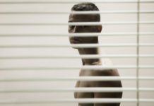 “Sulla mia pelle”: la storia di Stefano Cucchi, una discesa agli inferi