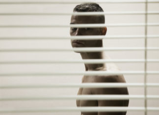 “Sulla mia pelle”: la storia di Stefano Cucchi, una discesa agli inferi