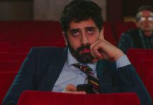 “Nel bagno delle donne”: una commedia graffiante e autoironica