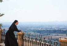 “Che Dio ci aiuti”: tra commedia e dramma, la stagione “della maturità”