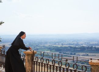 “Che Dio ci aiuti”: tra commedia e dramma, la stagione “della maturità”