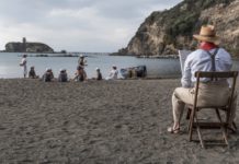 “Il posto di ognuno. L’estate del commissario Ricciardi”: recensione del romanzo di De Giovanni