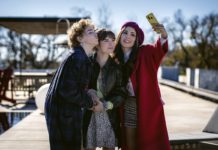 “Genitori vs Influencer”: la società di oggi in una divertente commedia