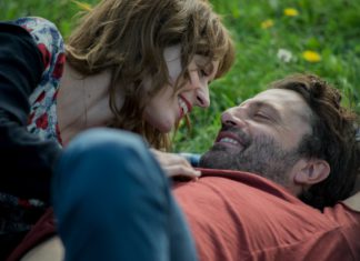 “Una relazione”: un esordio convincente, realistico e veritiero