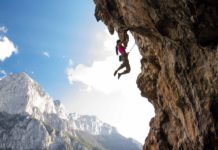 “Climbing Iran”: storia dell’iraniana Nasim Eshqi che scala le montagne