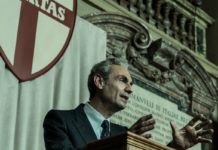 “Esterno notte”: il rapimento Moro in una serie onirica e grottesca