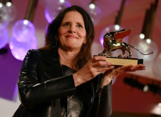 Leone d’oro a Venezia a “All the beauty and the bloodshed”